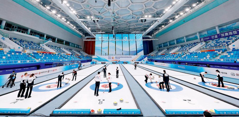 2021年4月，在北京“冰立方”举行的冰壶比赛，这是为迎接 2022 年北京冬奥会而举行的系列“冰上测试赛”的一部分。通过“冰水转换”，这里将成为世界唯一水上项目和冰上项目均可运行的双奥场馆